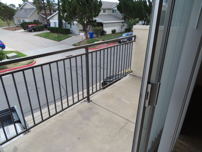 Building Photo - Two Bedroom Condo in UTC