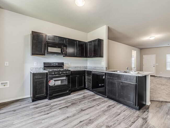Building Photo - 629 W Lola Dr