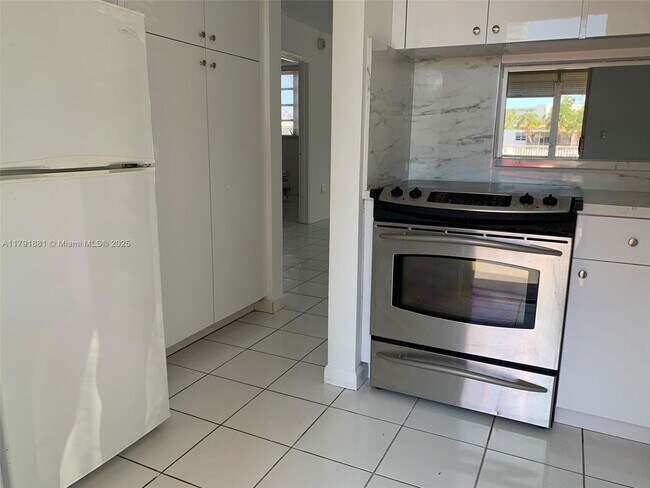 Primary Photo - 2859 Leonard Dr
