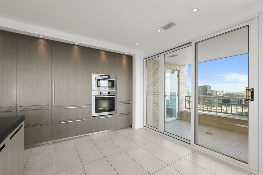 Building Photo - 100 Harborview Dr