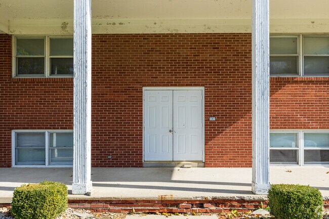 Building Photo - College Park Court Apartments