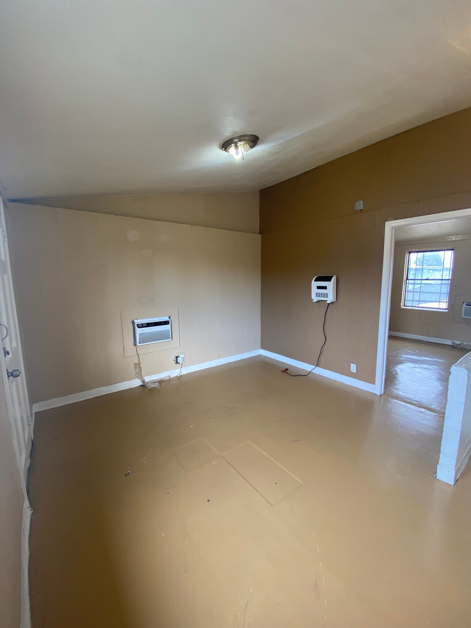 Building Photo - 1130 Laurel Ave