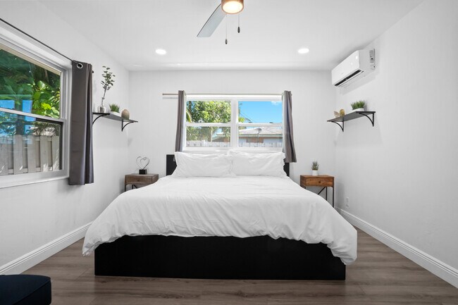 Building Photo - 2023 NE 15th Ave