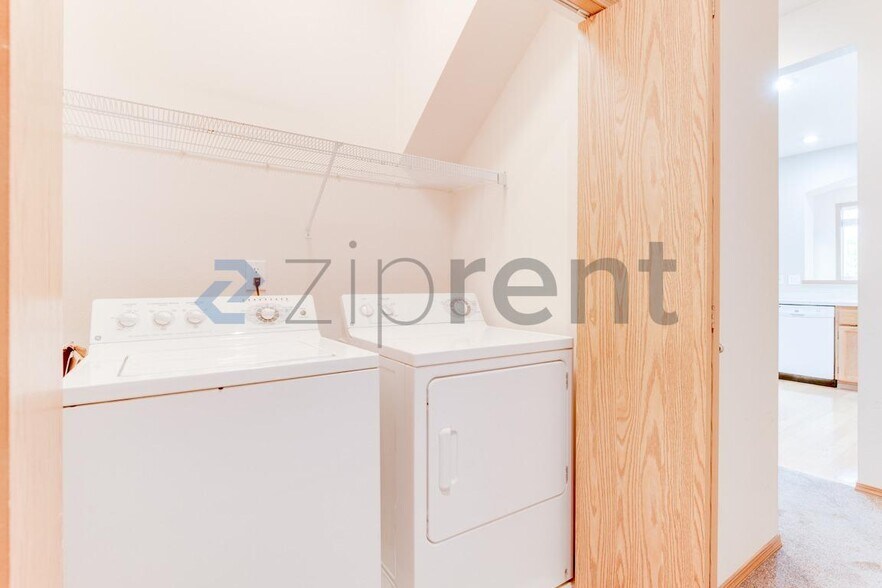 Building Photo - Unit