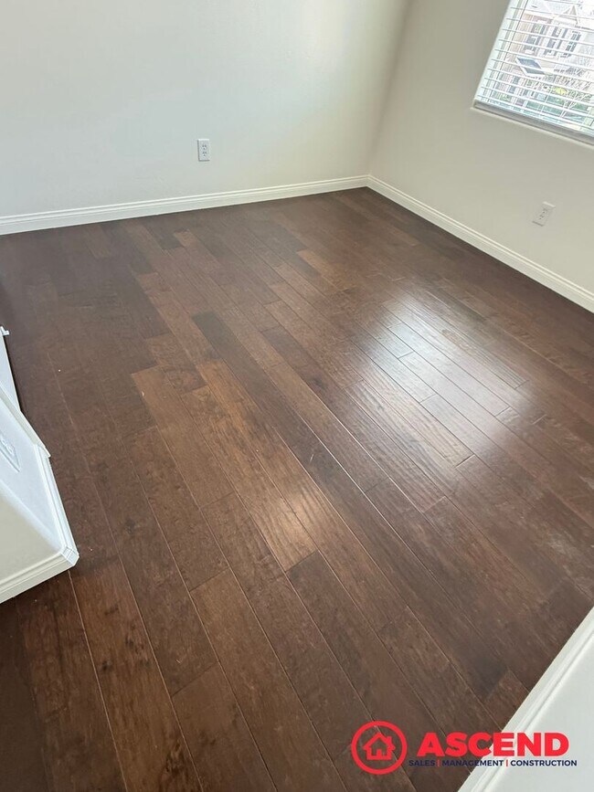 Building Photo - Beautiful 4 Bedroom Located in HOA!