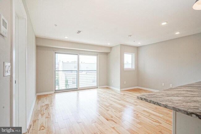 Primary Photo - 1710 Cambridge St