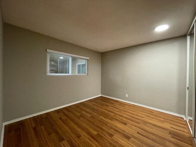 Building Photo - 2 Bedroom, 2 Bath Condo Blocks to the Beach, Pet Friendly, Sunset Views, Parking!