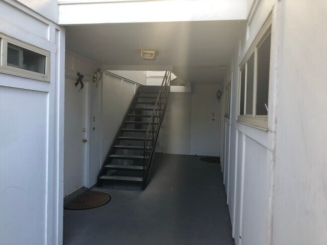 Building Photo - 3311 Los Prados St