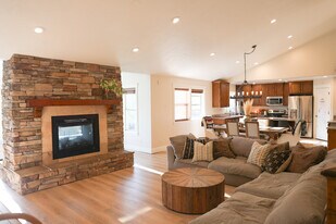 Building Photo - 284 S 550 E