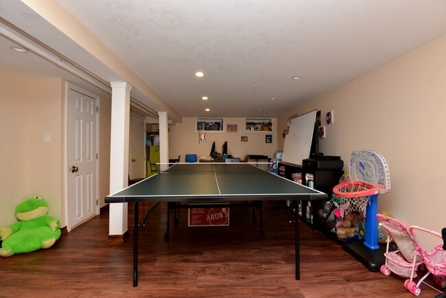 Building Photo - 174-06 Jewel Ave