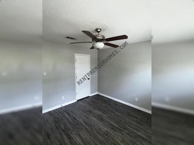 Building Photo - 405 Paula Dr