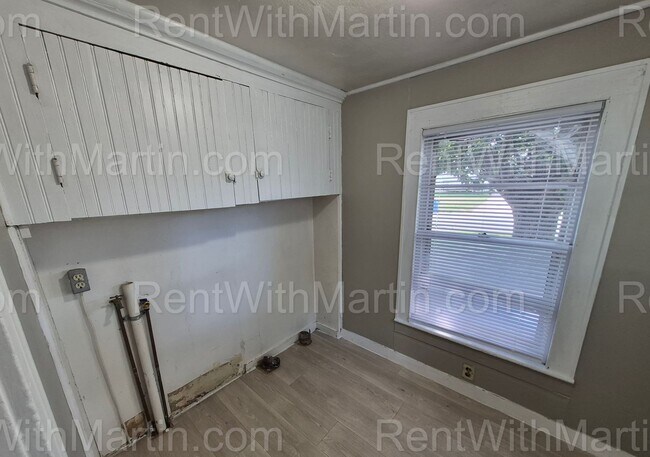 Building Photo - 501 D Ave