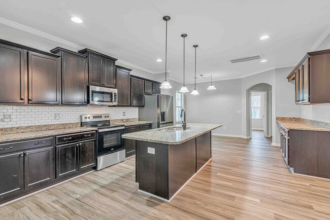 Building Photo - 601 Winfall Dr