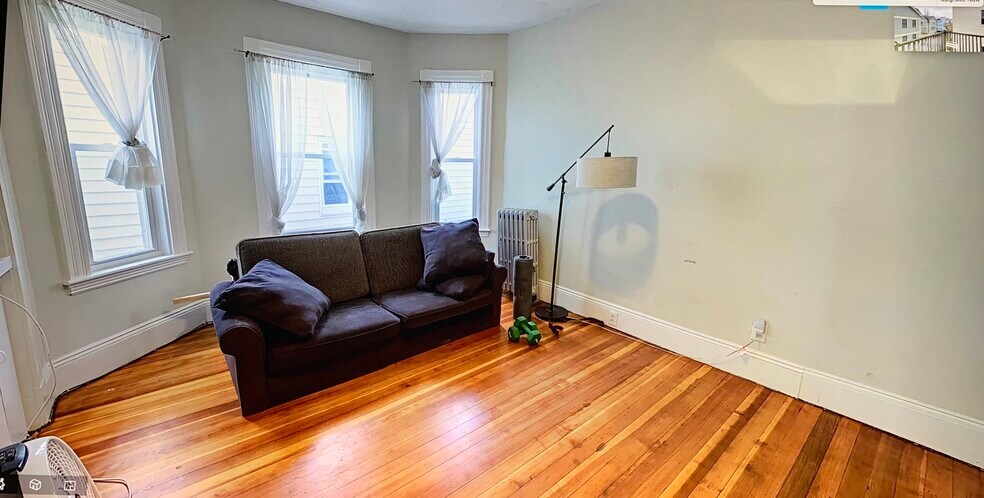 Building Photo - 378 Washington St