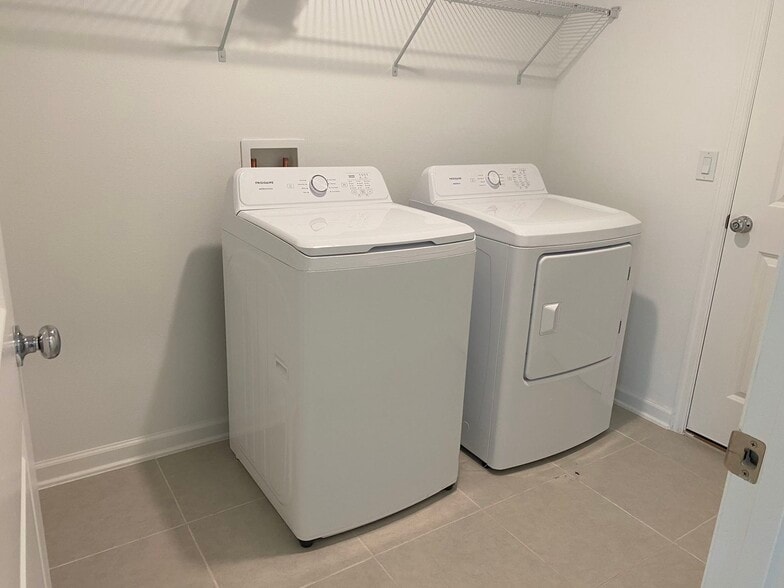 Building Photo - 2316 Green Valley St