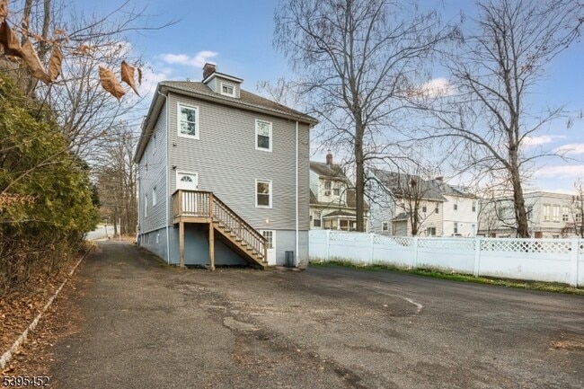 Building Photo - 112 Pompton Ave