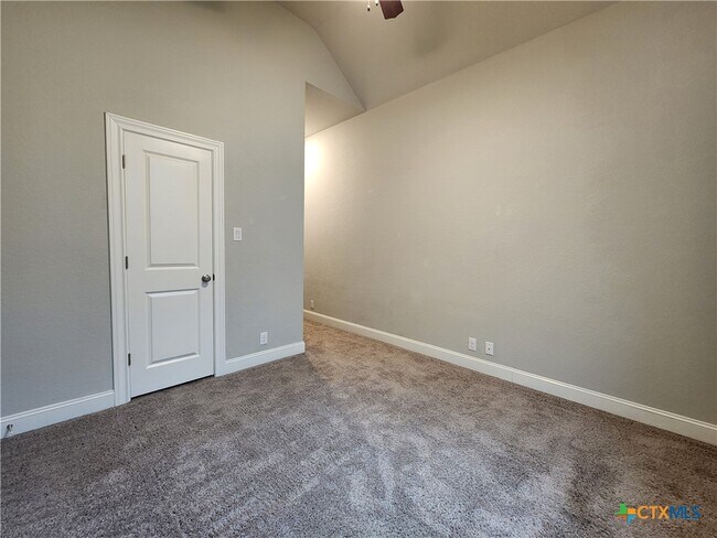 Building Photo - 1113 Carriage Loop