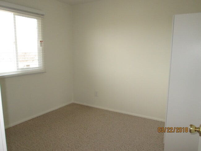 Building Photo - Charming Duplex