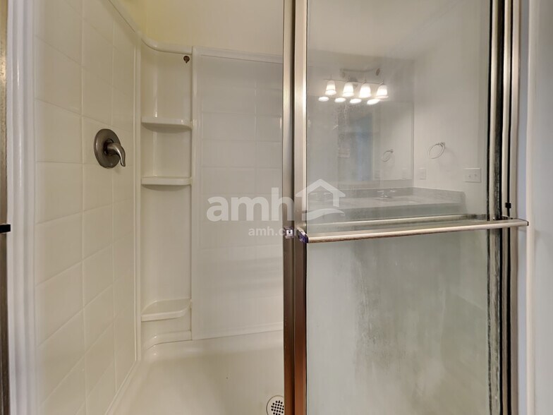 Building Photo - 4828 Jessica Suzanne Dr