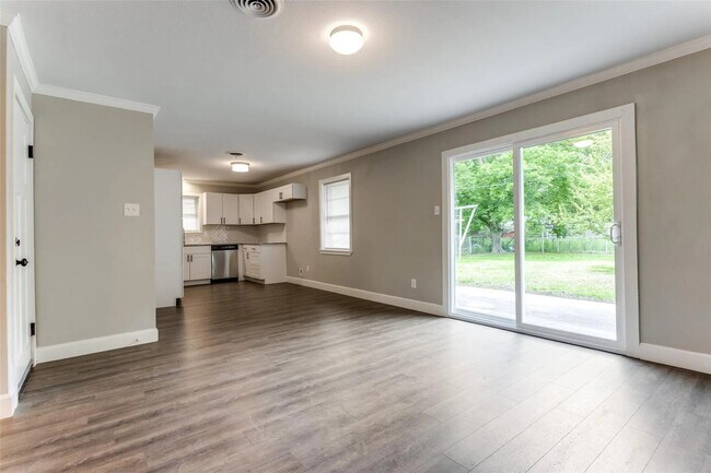 Building Photo - 4018 Western Cir