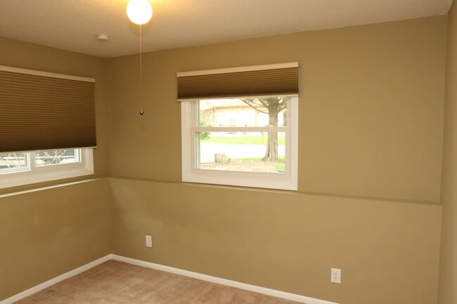 Basement bedroom - 7096 Stratford Rd