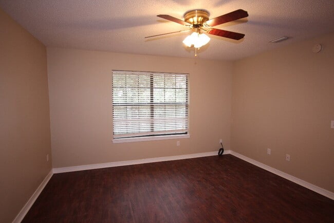 Building Photo - Central Milton 3-Bedroom Home in Top-Rated School District Minutes to I-10 & Whiting Field