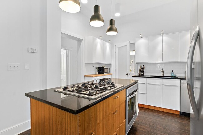 Building Photo - 17 Old Mission Ave