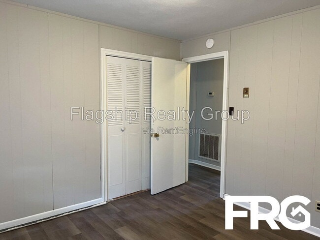 Building Photo - 231 Bunche Dr