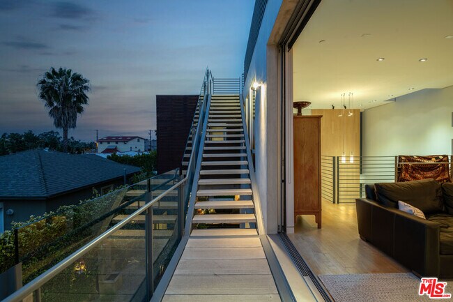 Building Photo - 716 Brooks Ave