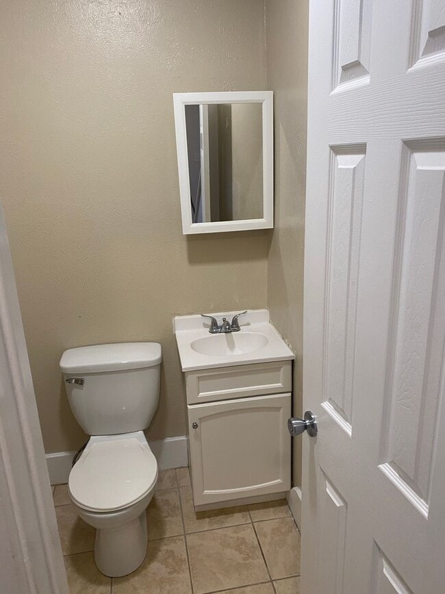 Building Photo - Beautiful new exterior on classic Harters Heights 4 bedroom (3 full baths) blocks from ND.