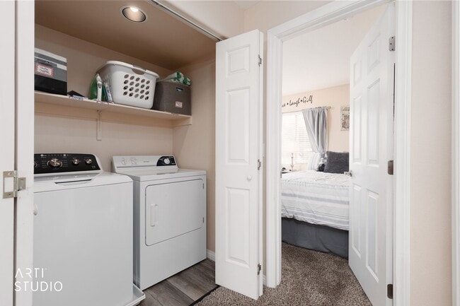 Building Photo - Beautiful 3-bedroom 2-bathroom located in the Hawk Ridge Community