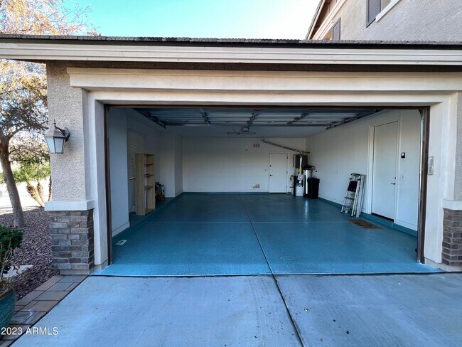 Building Photo - 2467 E Orleans Dr