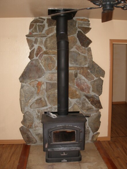 Building Photo - 106 Coates Ave