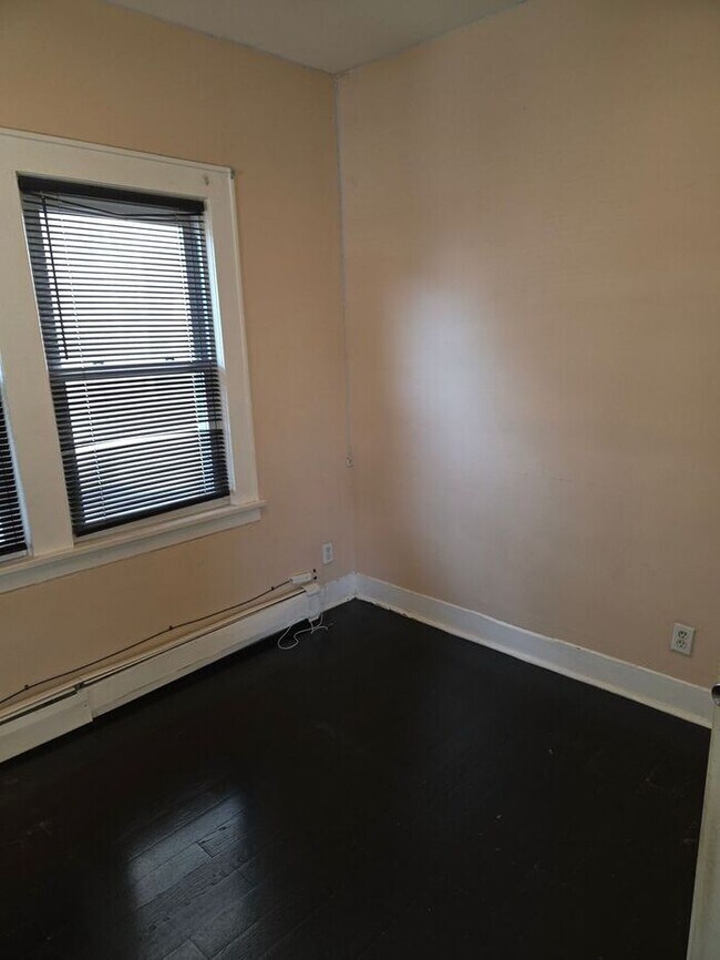 Building Photo - 24 Valley St