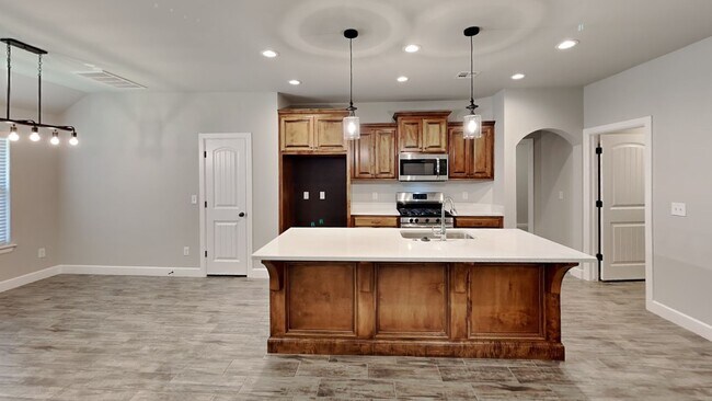 Building Photo - Beautiful 4 Bedroom 2 Bathroom Corner Lot ...