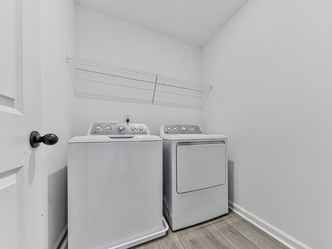 Building Photo - 611 Elwick Ln