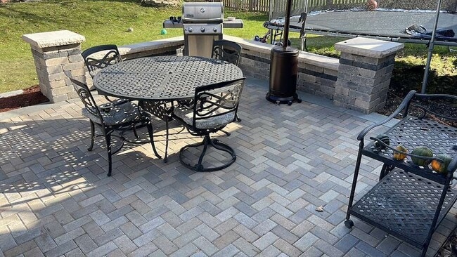 Building Photo - 2071 Madison Ave