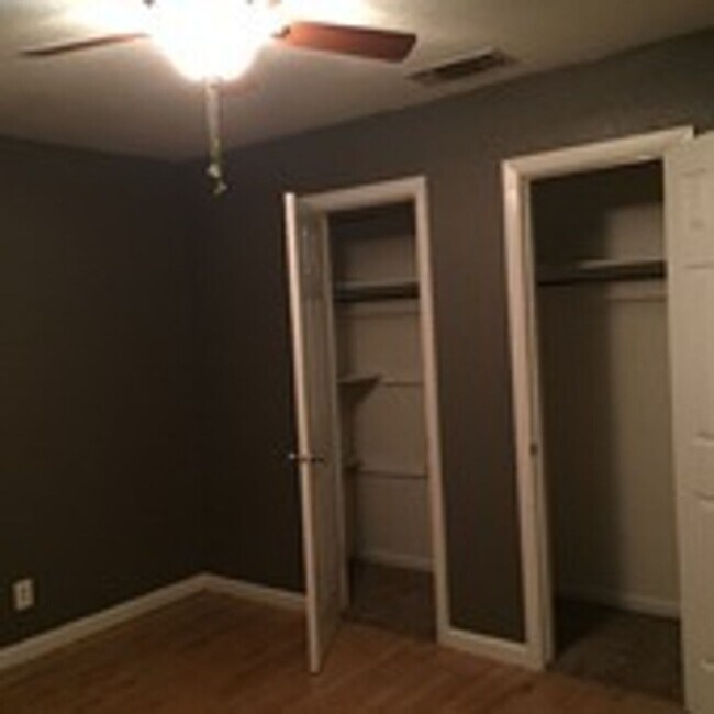 Building Photo - Pre Leasing for fall 2026! 5/3 in Medical District!