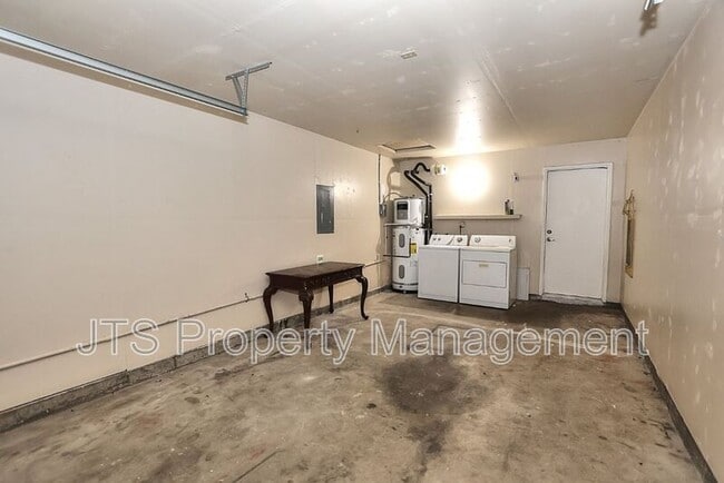 Building Photo - 8856 N Winding Way