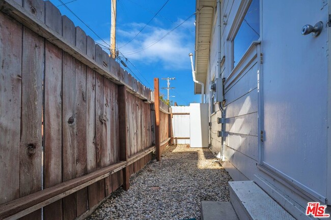 Building Photo - 609-602 Milwood Ave