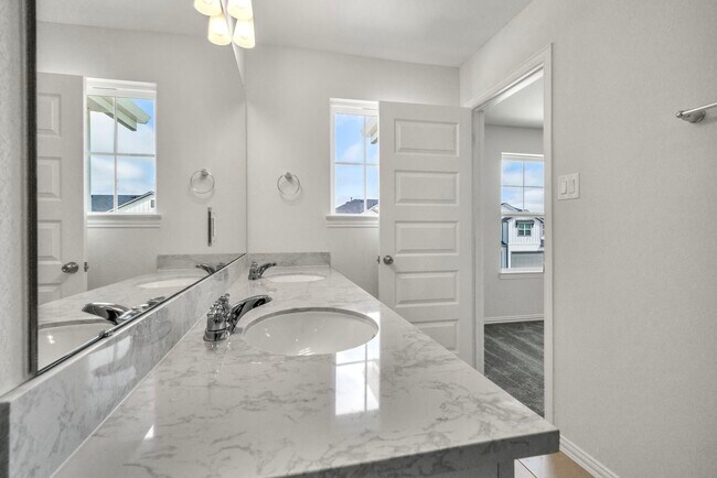 Building Photo - 27839 Western Crk Ct