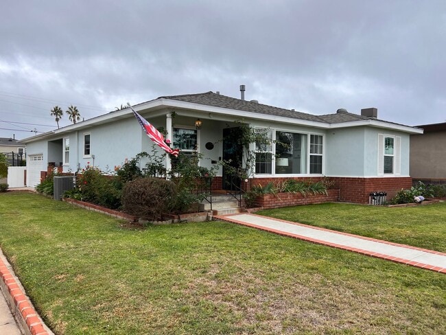 Building Photo - 3B/3B LUXURY Remodeled Home! w/ Garage! Large Fenced Backyard! Bike to the Beach!