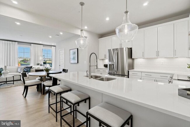 Building Photo - 43805 Middleway Ter