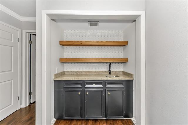 Building Photo - 7906 Royal Ln