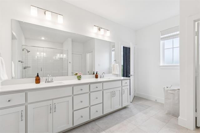 Building Photo - 8120 Bromley Dr