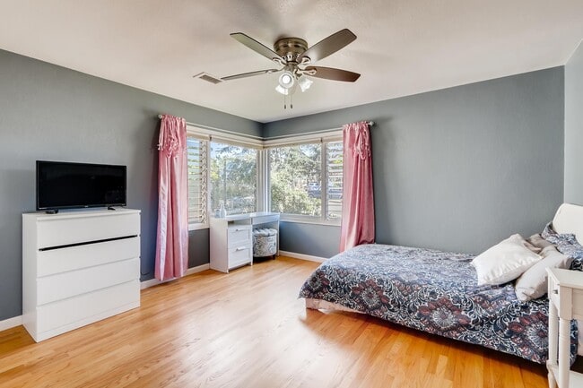 Building Photo - Upgraded 4 Bedroom/3 bath Home with Pool &...