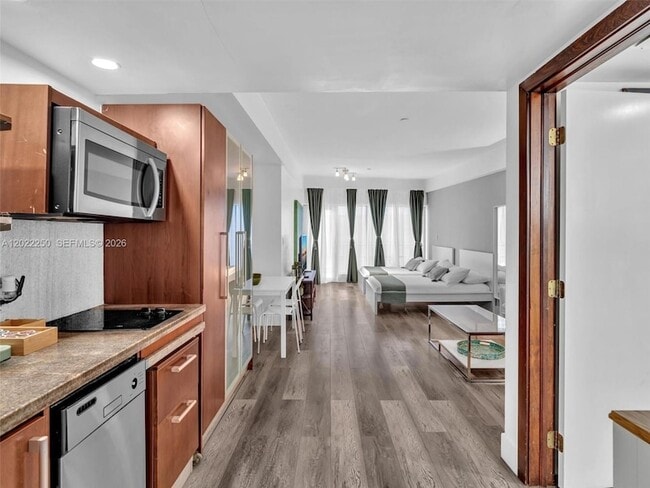 Building Photo - 1052 Ocean Dr