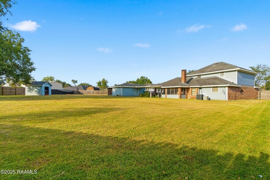 Building Photo - 104 Tallowood Cir