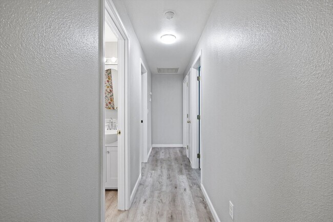 Building Photo - 6320 Candlestick Dr