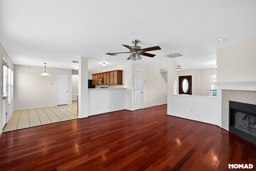 Building Photo - 1725 Bluebird Dr